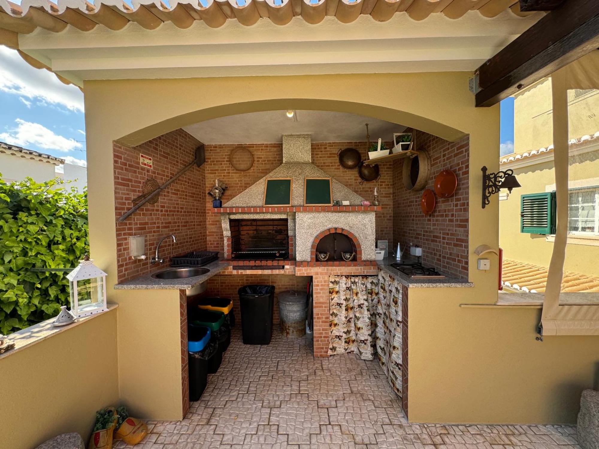 Happy Silva Guesthouse Lagos Exterior photo
