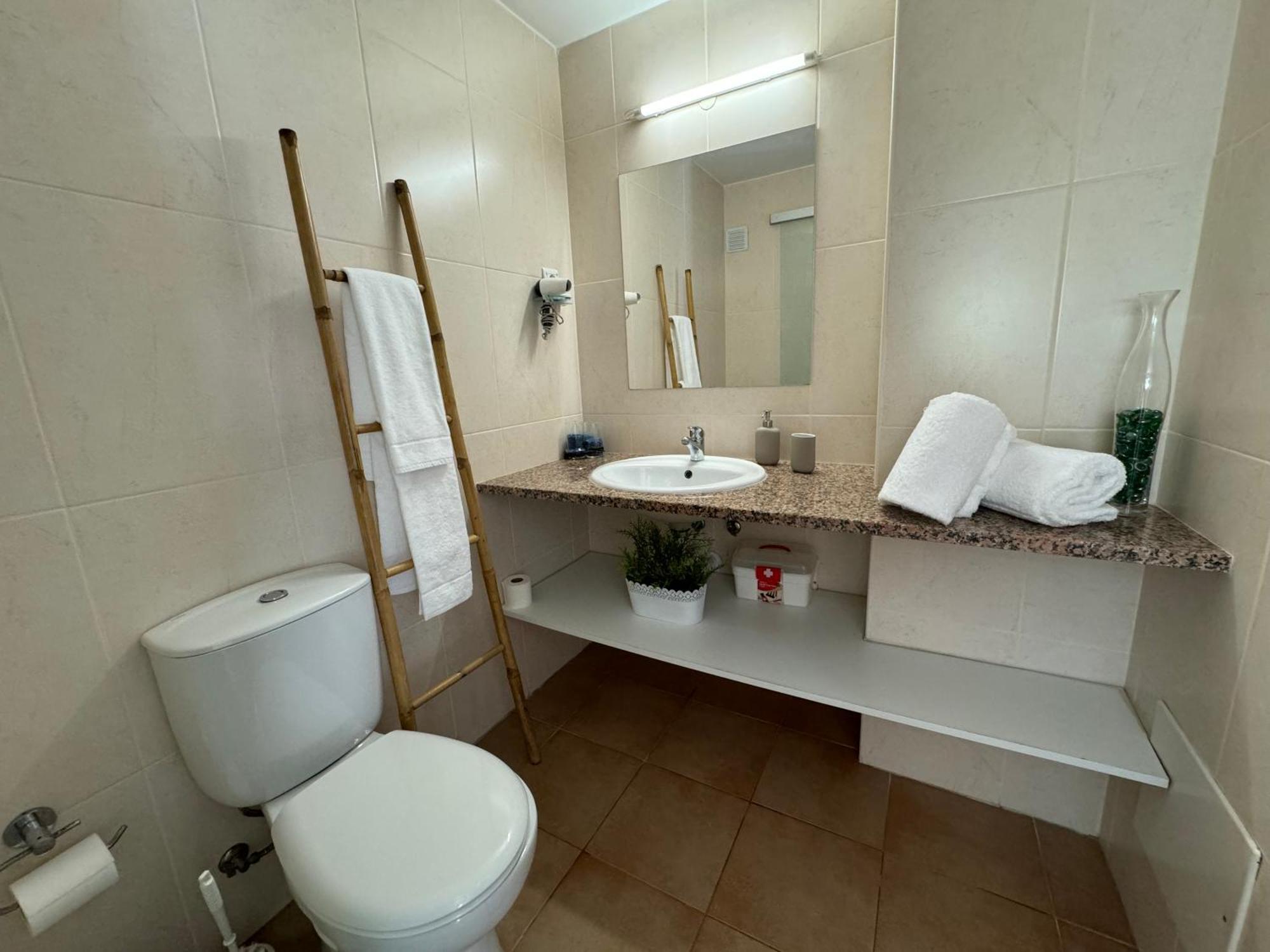 Happy Silva Guesthouse Lagos Exterior photo