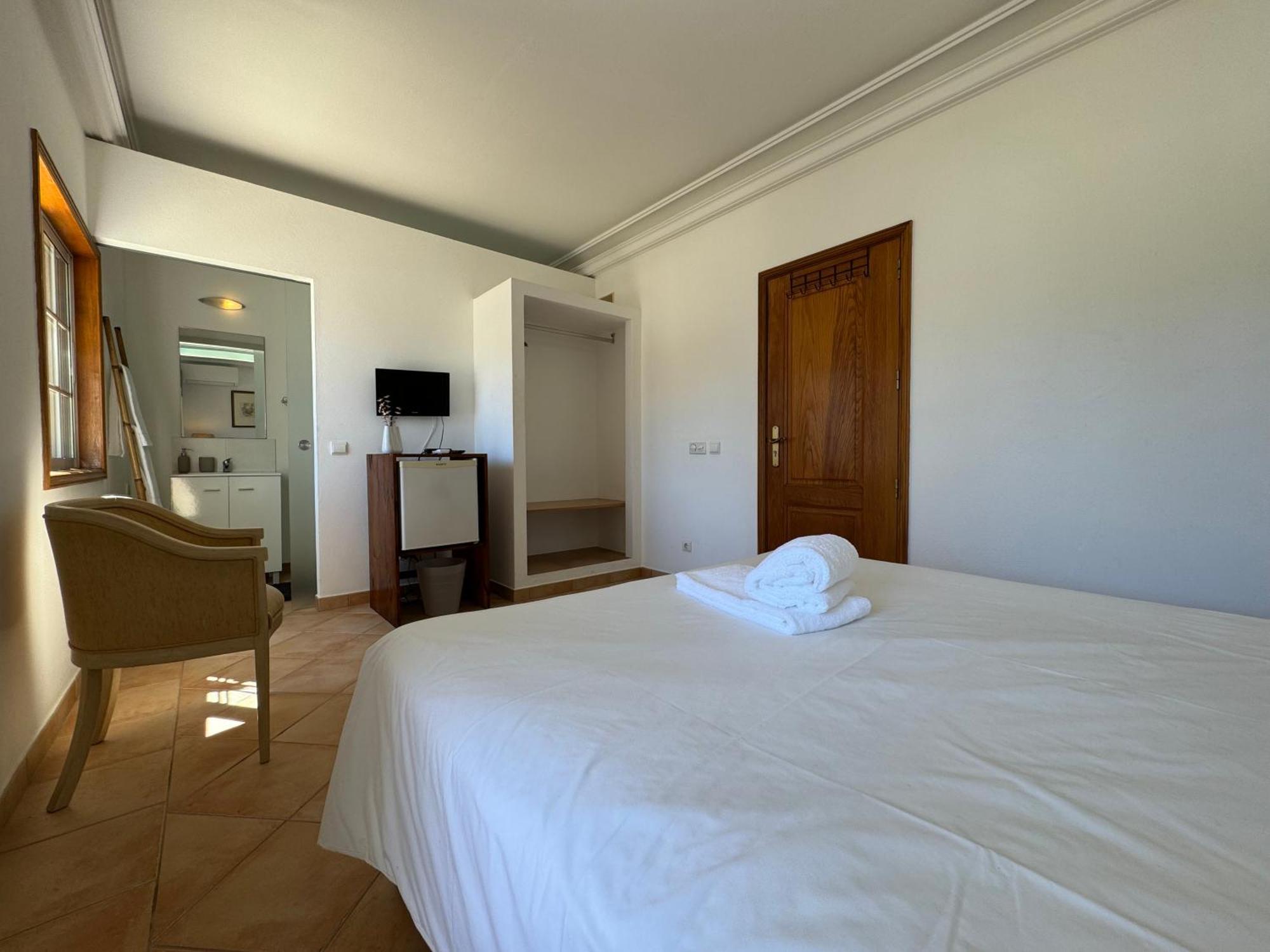 Happy Silva Guesthouse Lagos Exterior photo