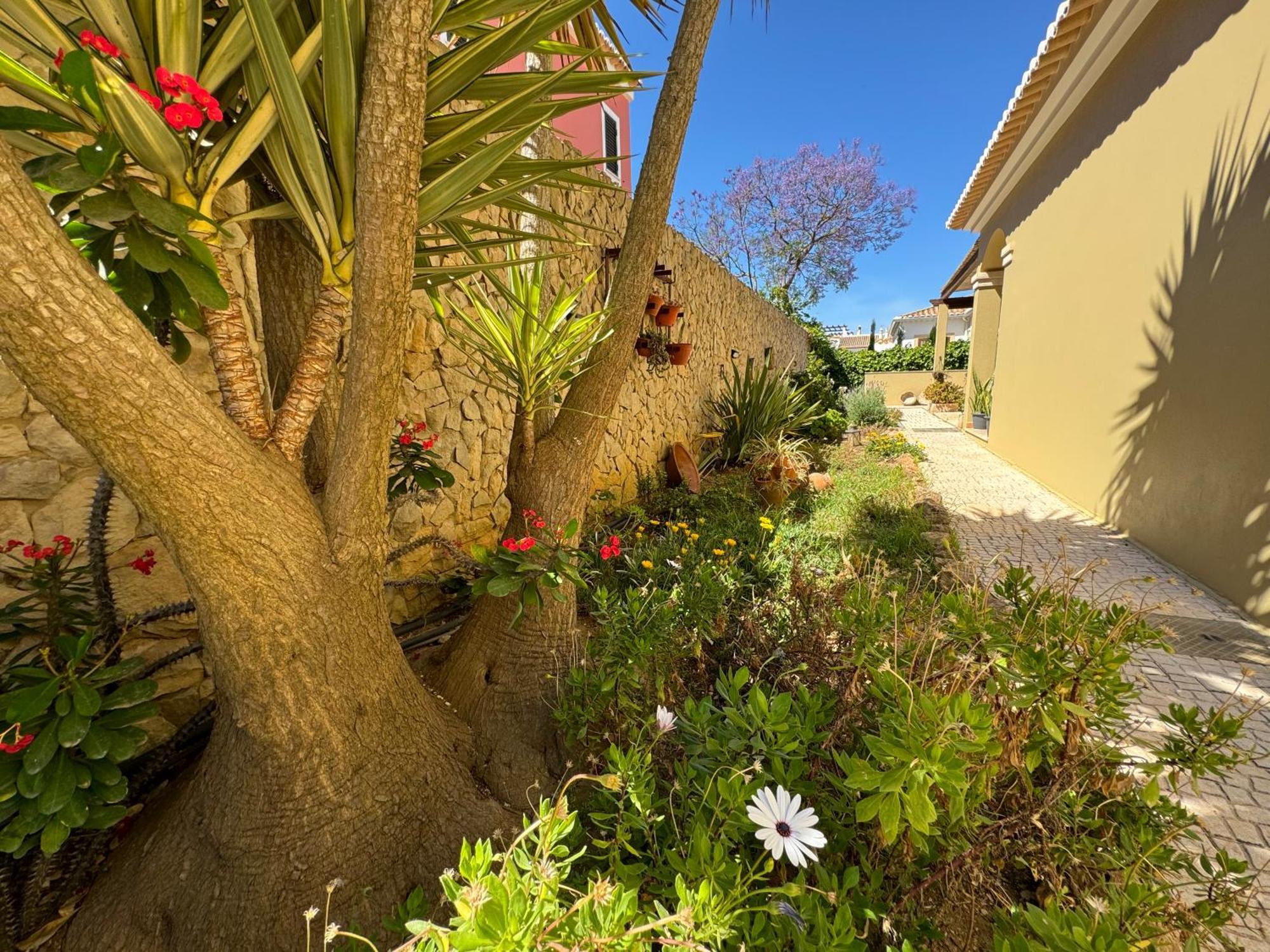 Happy Silva Guesthouse Lagos Exterior photo