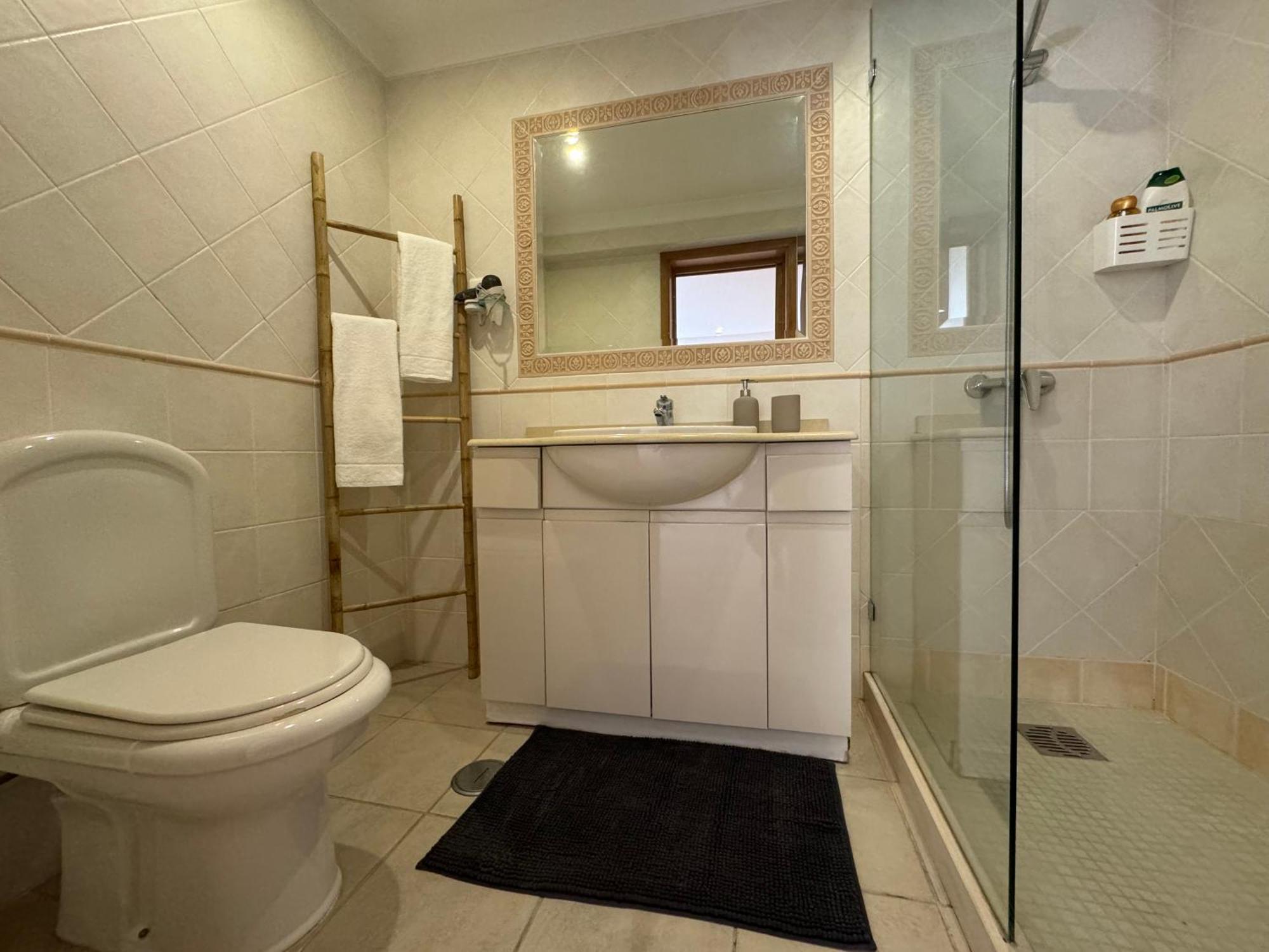 Happy Silva Guesthouse Lagos Exterior photo