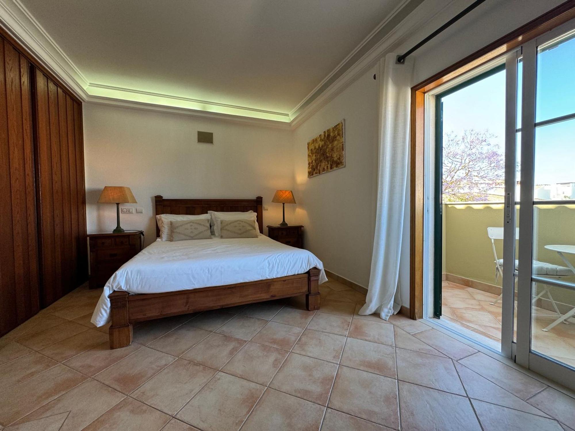 Happy Silva Guesthouse Lagos Exterior photo