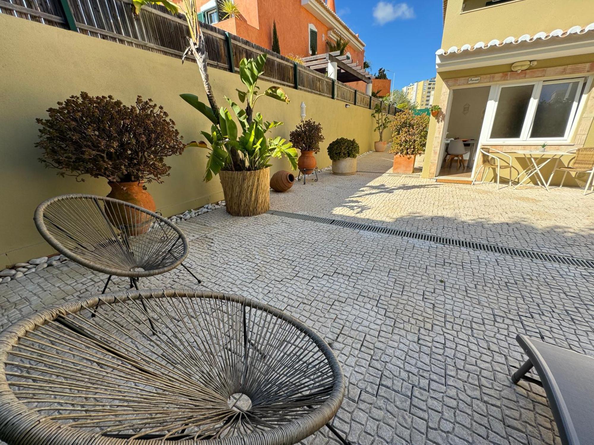 Happy Silva Guesthouse Lagos Exterior photo