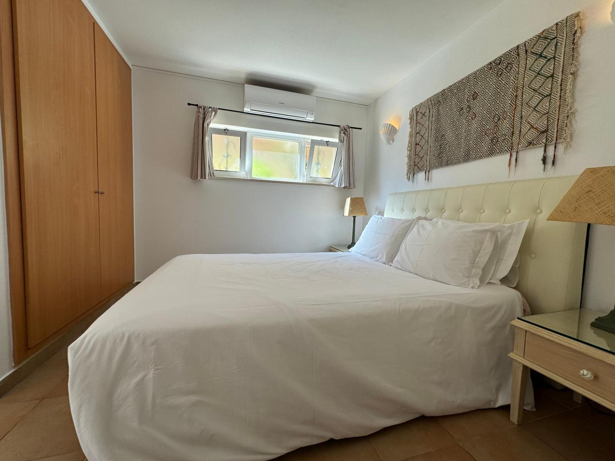 Happy Silva Guesthouse Lagos Exterior photo