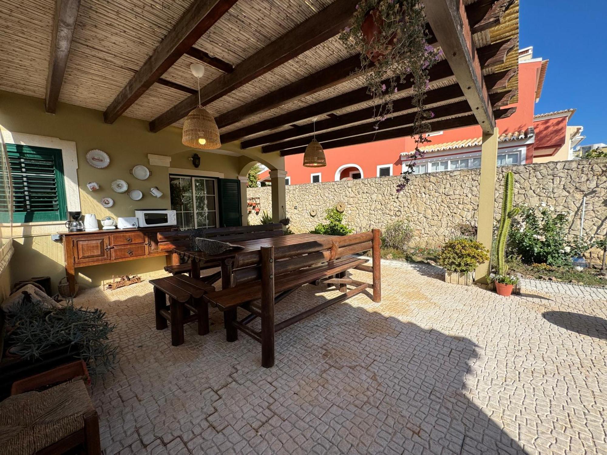 Happy Silva Guesthouse Lagos Exterior photo