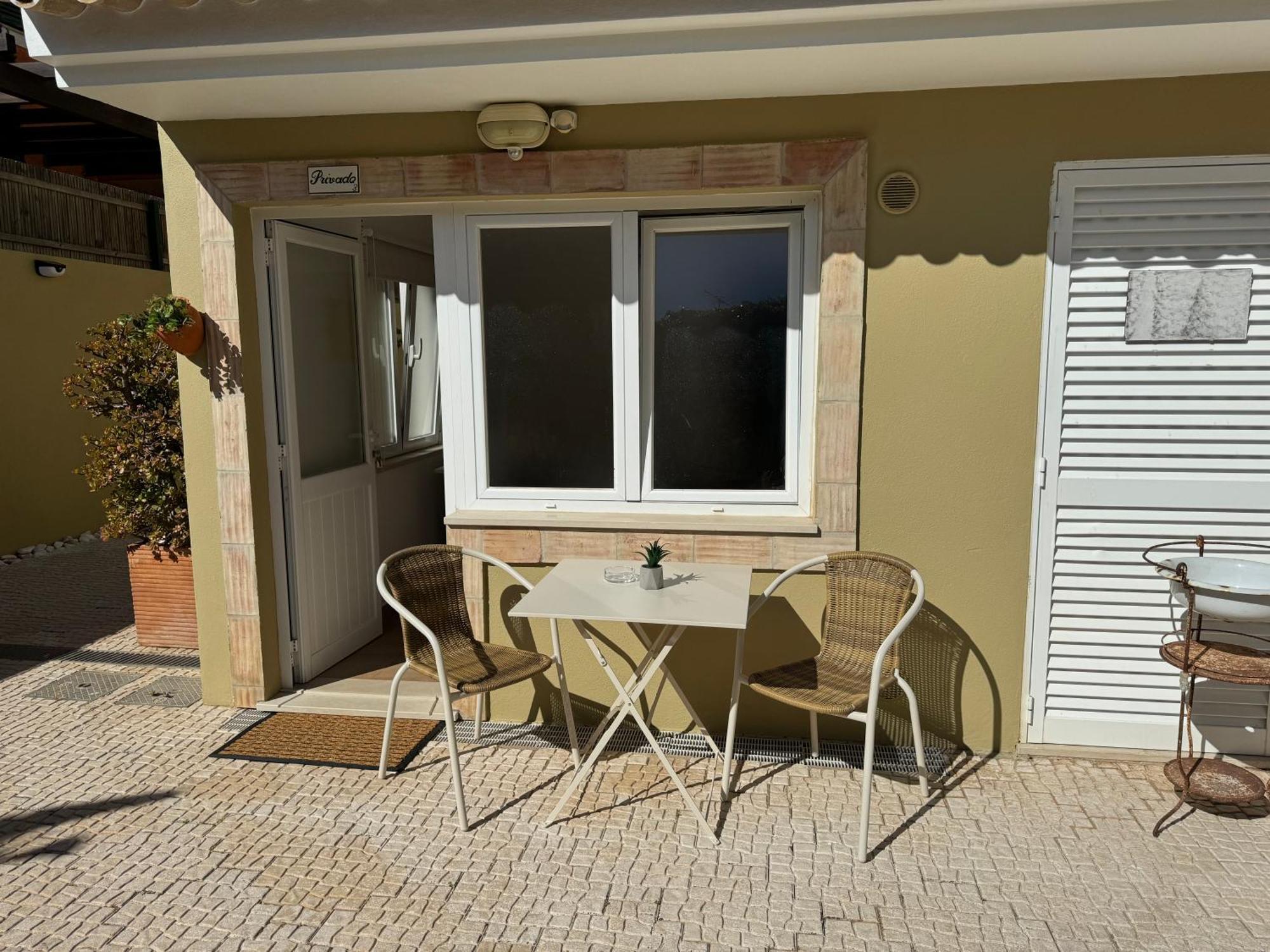 Happy Silva Guesthouse Lagos Exterior photo