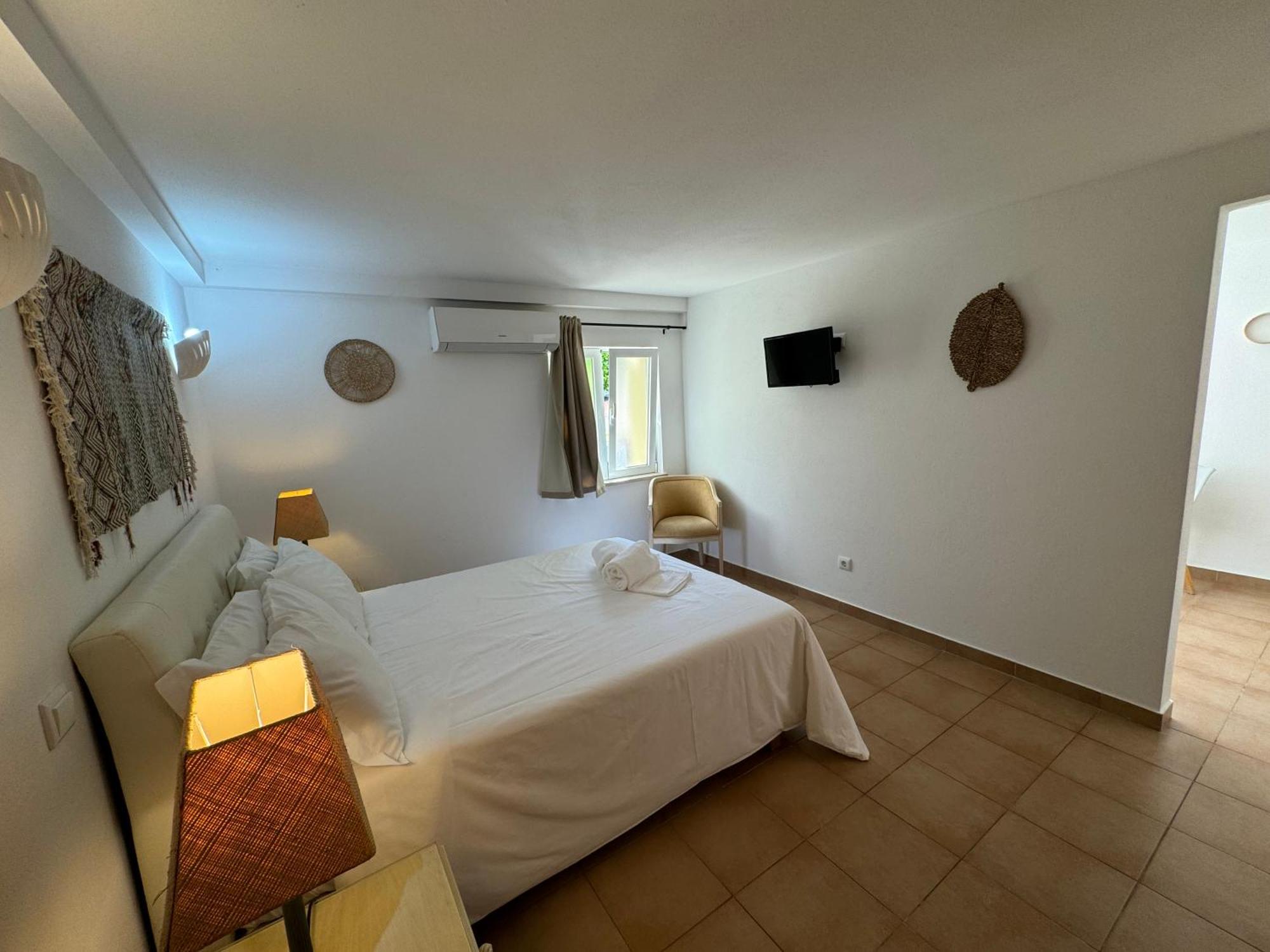 Happy Silva Guesthouse Lagos Exterior photo