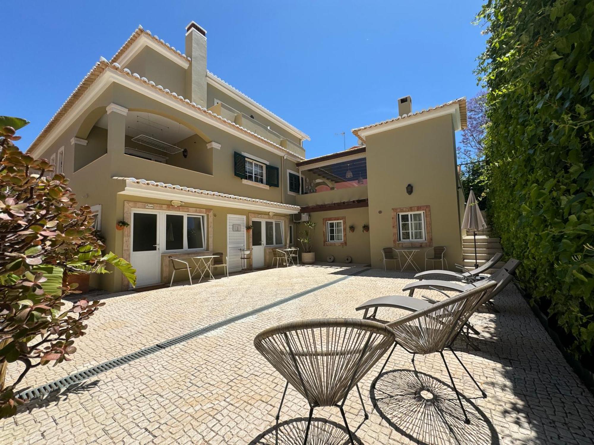 Happy Silva Guesthouse Lagos Exterior photo